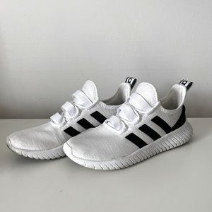 ADIDAS: Kaptir black and white sneakers!